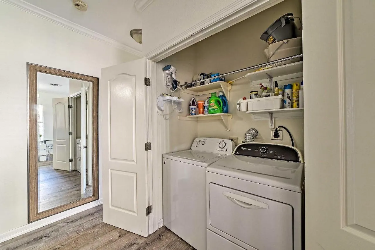 Modern Island With Pool Steps To The Beach! Apartment South Padre Island