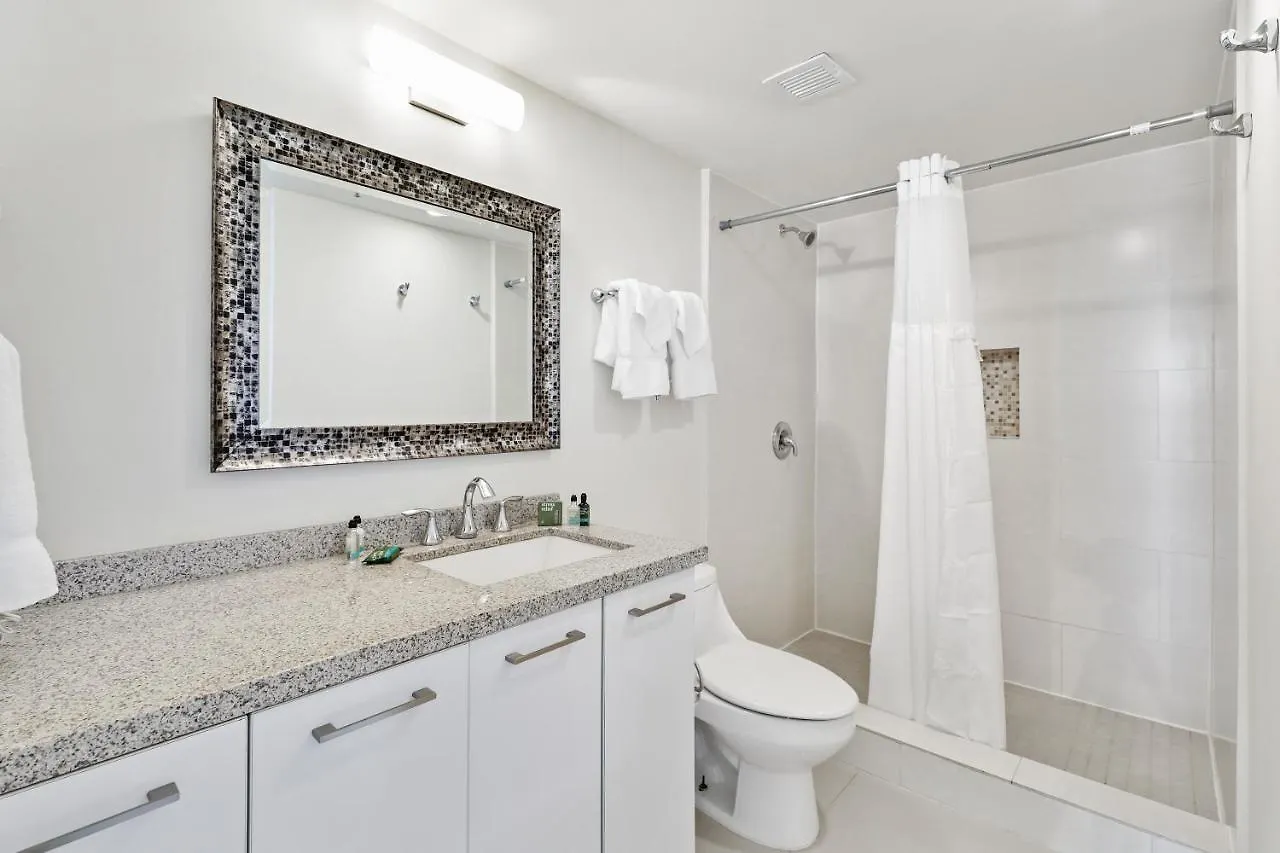 Blue View Beauty! Beachfront Resort, Shared Pools & Jacuzzi South Padre Island