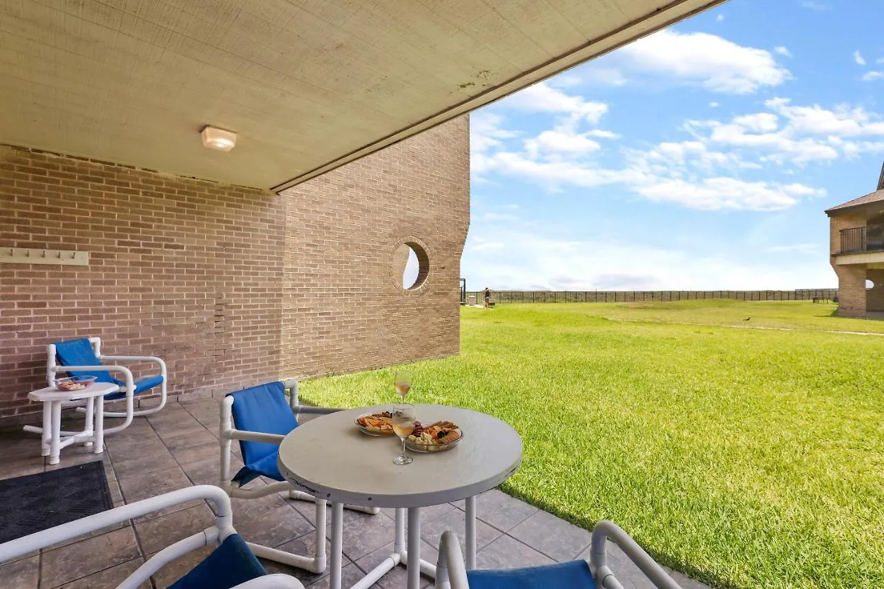 Ground Floor Beachfront Beauty! Steps To The And Pool *