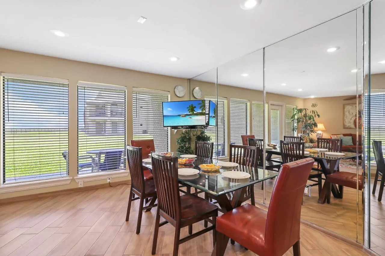 Ground Floor Beachfront Beauty! Steps To The And Pool South Padre Island