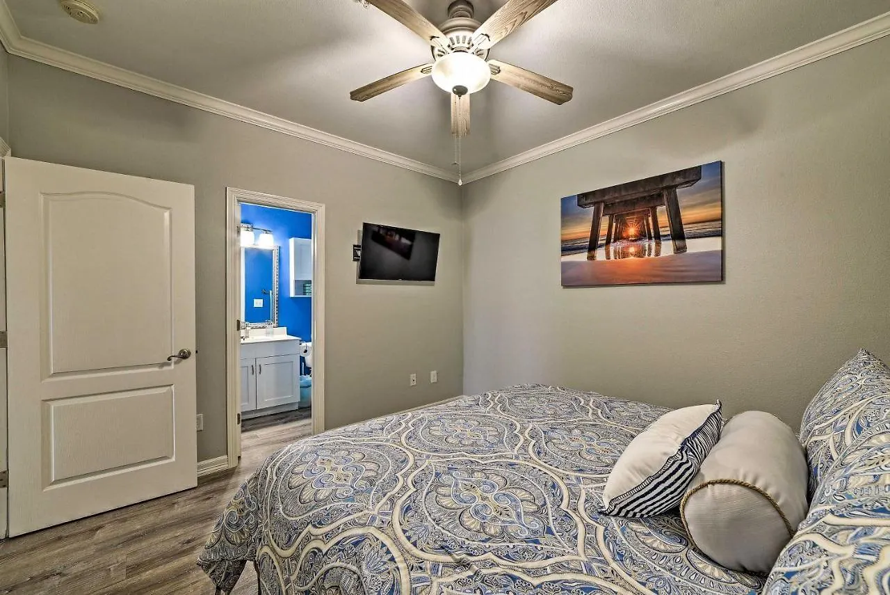 Apartment Modern Island With Pool Steps To The Beach! South Padre Island