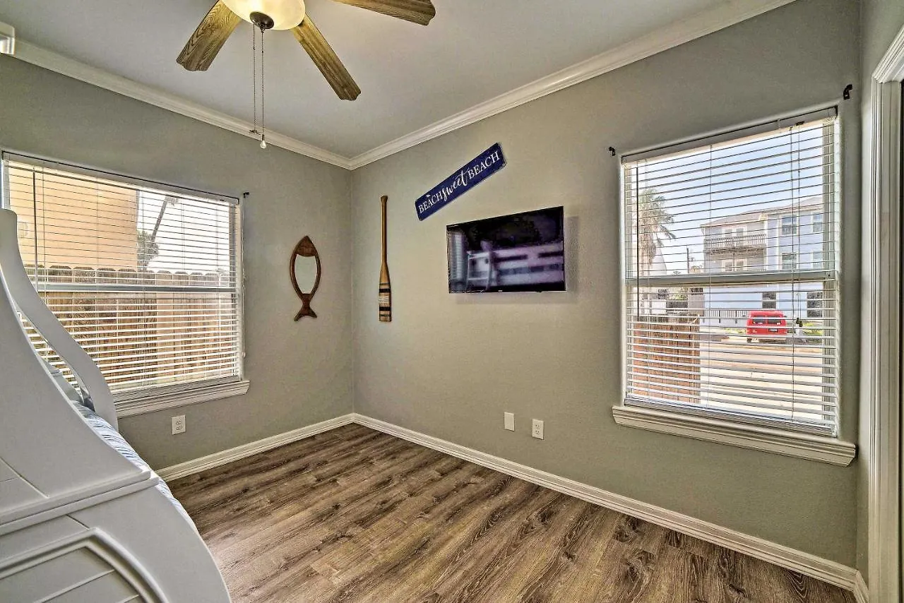 Modern Island With Pool Steps To The Beach! Apartment South Padre Island