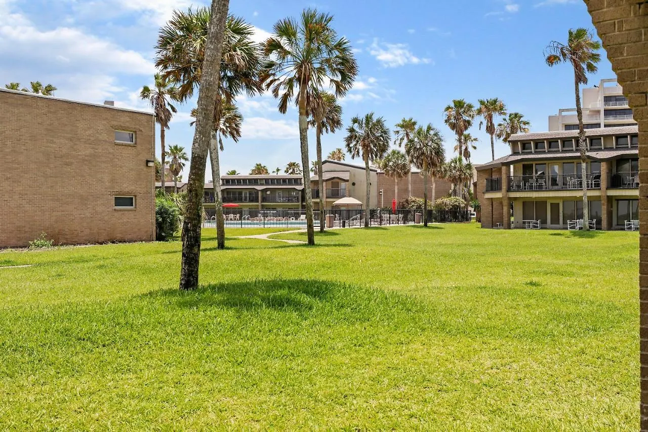 Ground Floor Beachfront Beauty! Steps To The And Pool *