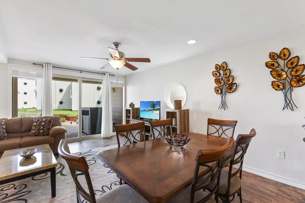 Tatil Evi Ground Floor, Spacious Patio And Only Steps Away From Beach And Pool! *