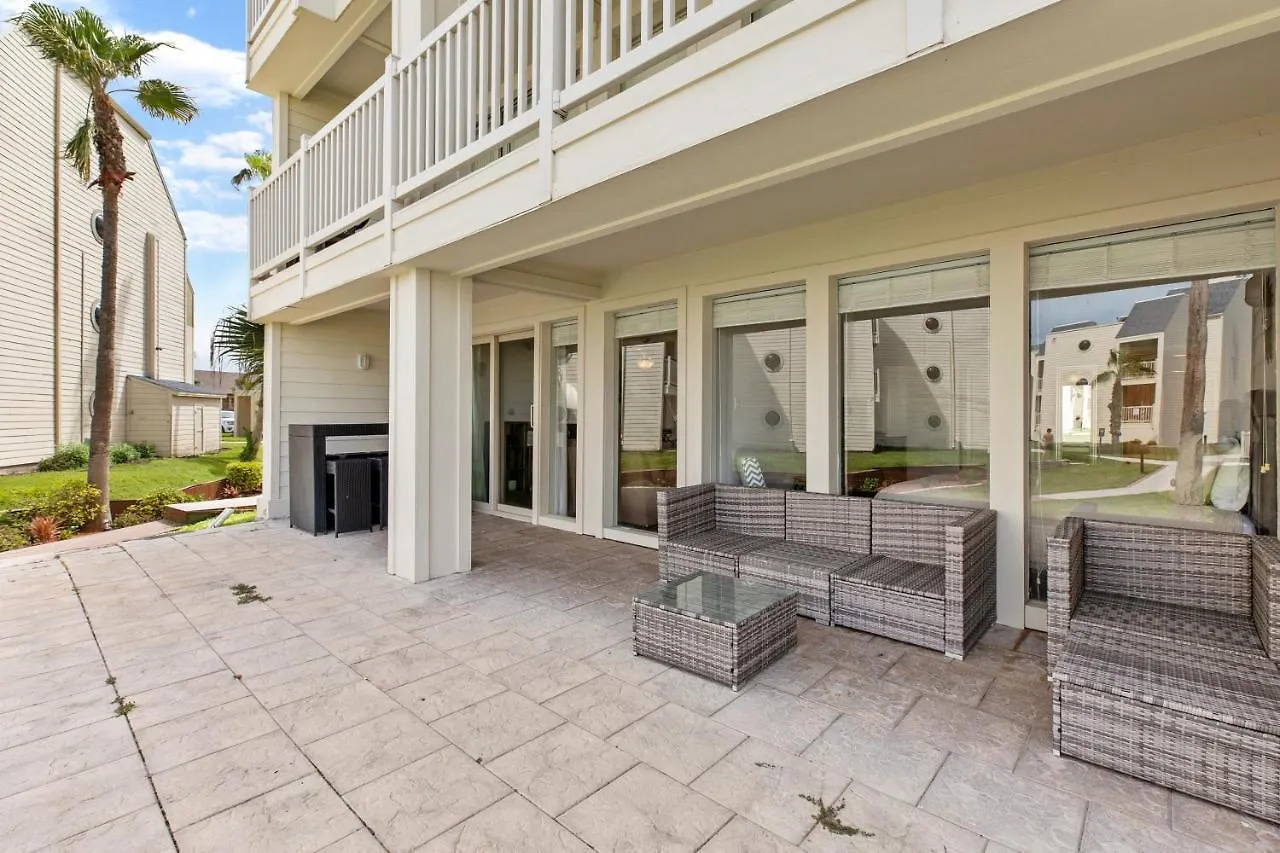 Tatil Evi Ground Floor, Spacious Patio And Only Steps Away From Beach And Pool! South Padre Island