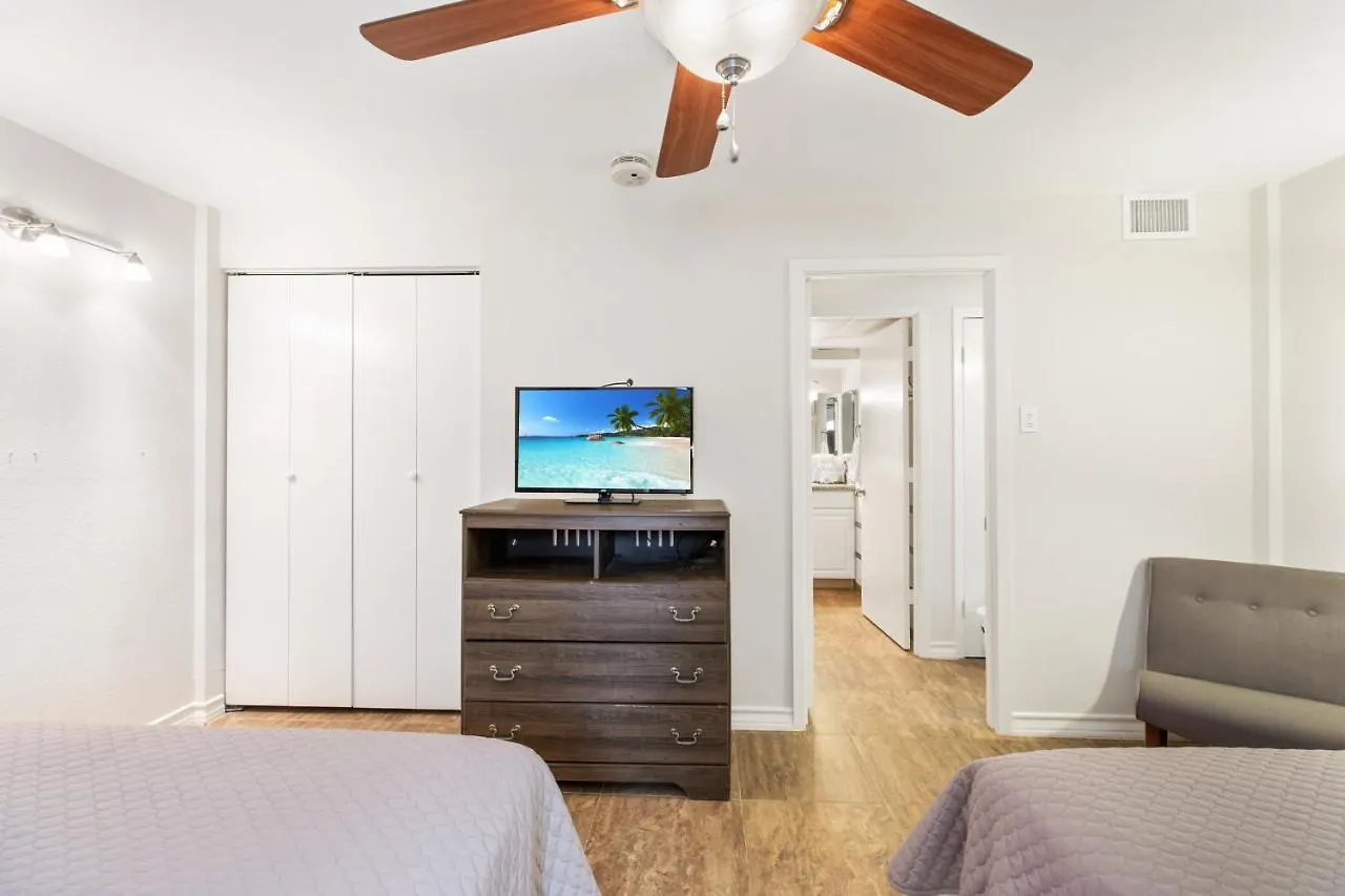 Ground Floor, Spacious Patio And Only Steps Away From Beach And Pool! Tatil Evi South Padre Island