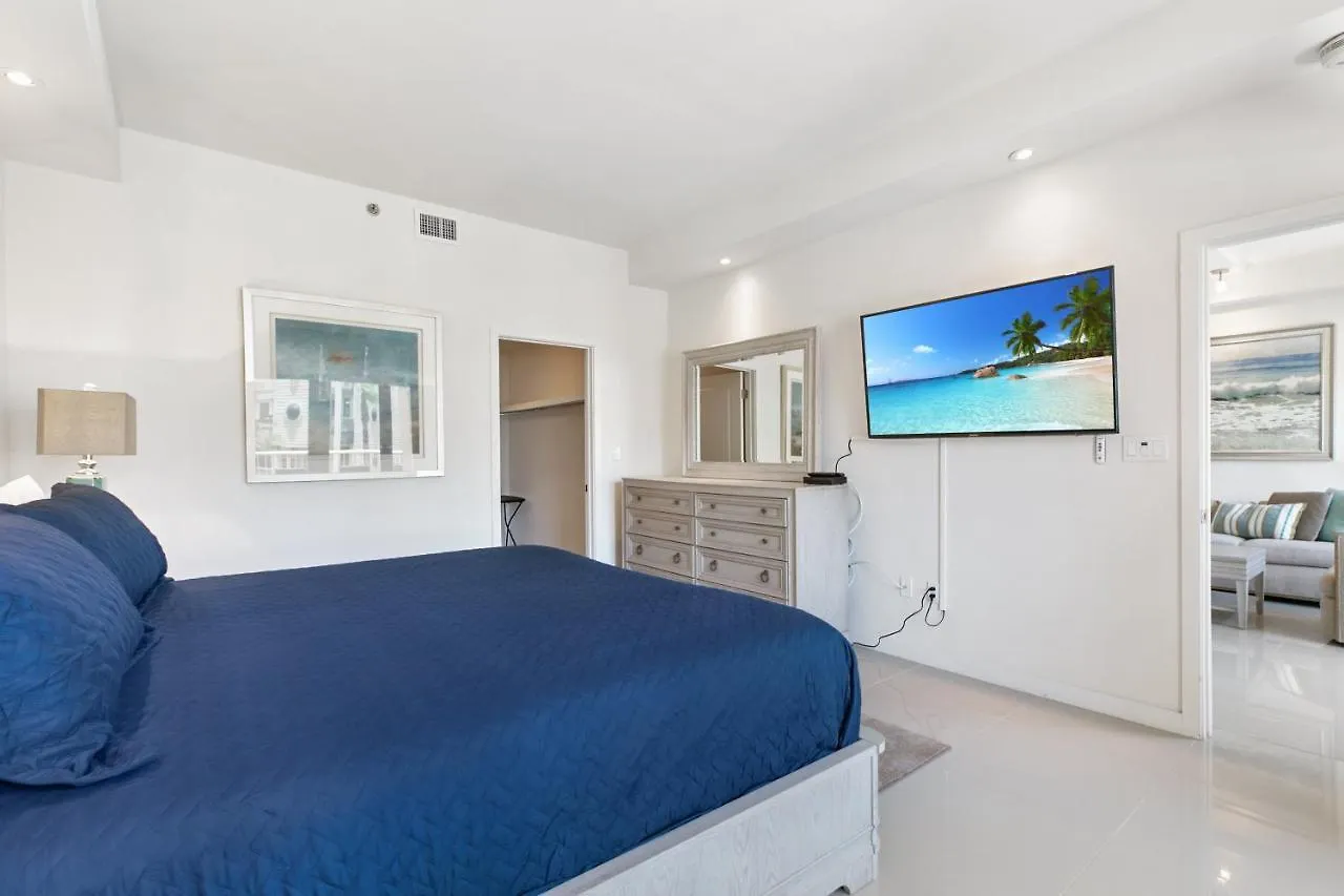 Perfect Big Family Getaway! Spectacular Large Balcony Overlooking The Pool Beachfront Holiday home *