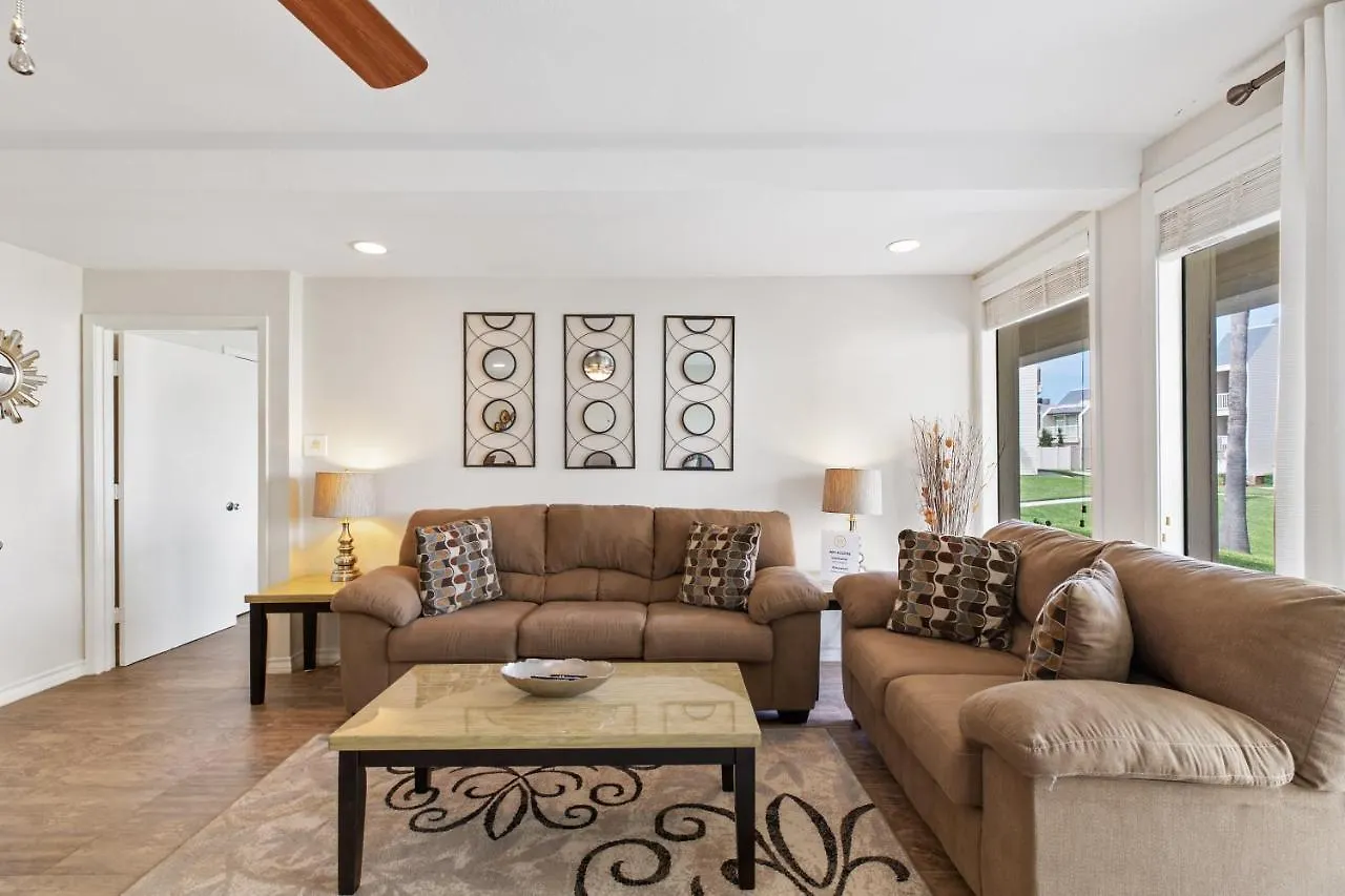 Ground Floor, Spacious Patio And Only Steps Away From Beach And Pool! South Padre Island