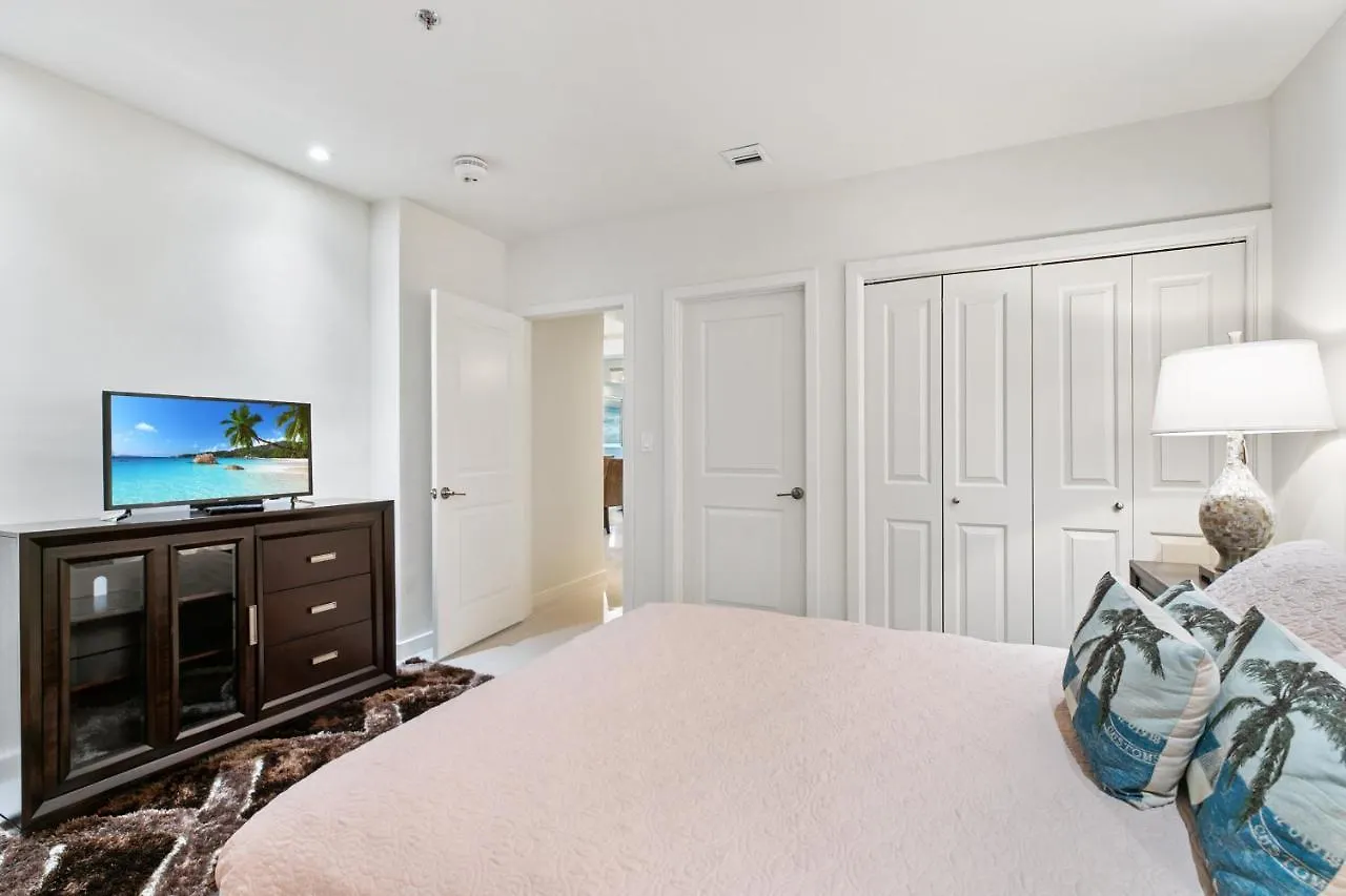 Perfect Big Family Getaway! Spectacular Large Balcony Overlooking The Pool Beachfront *