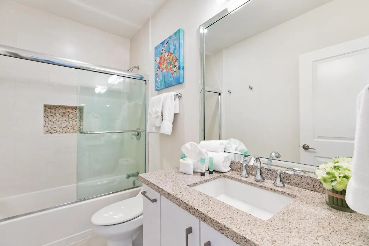 Perfect Big Family Getaway! Spectacular Large Balcony Overlooking The Pool Beachfront Holiday home