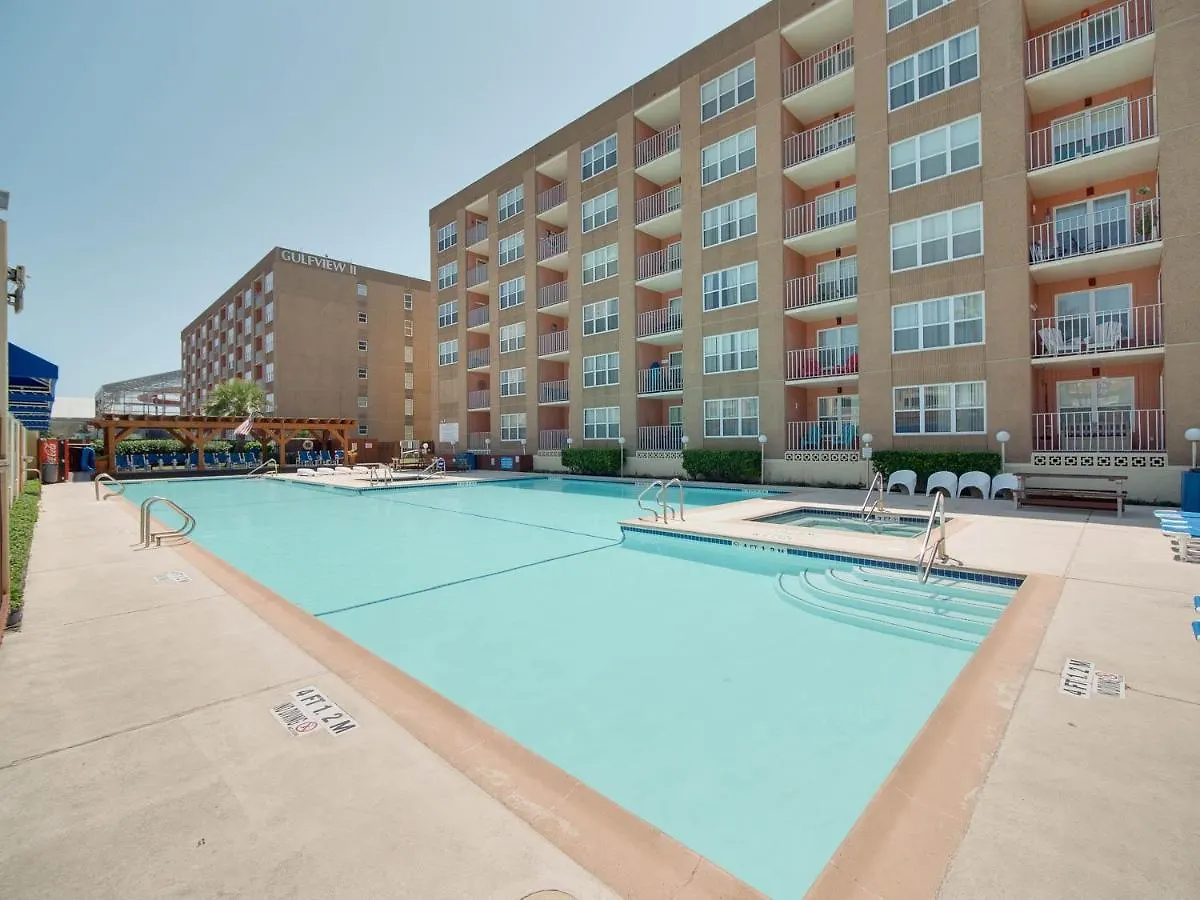 Relaxing Condo, Great Location, 3 Minute Walk To The *