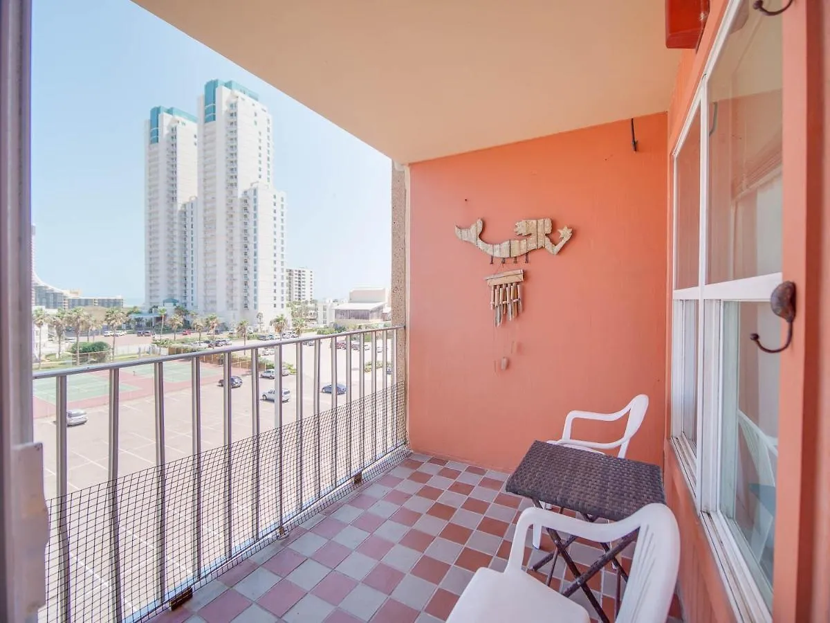 Relaxing Condo, Great Location, 3 Minute Walk To The Apartment