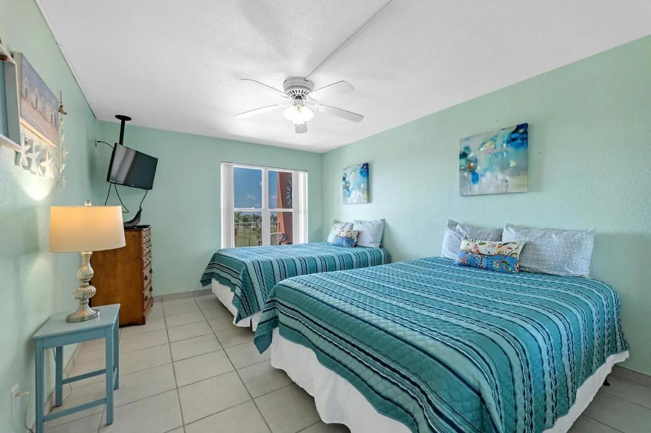 Charming 1 Bedroom, 3 Minute Walk To The *