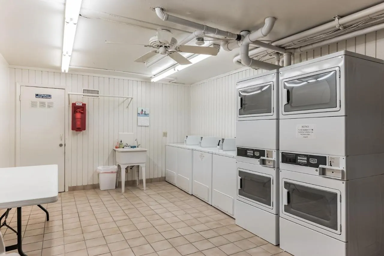 Charming 1 Bedroom, 3 Minute Walk To The *