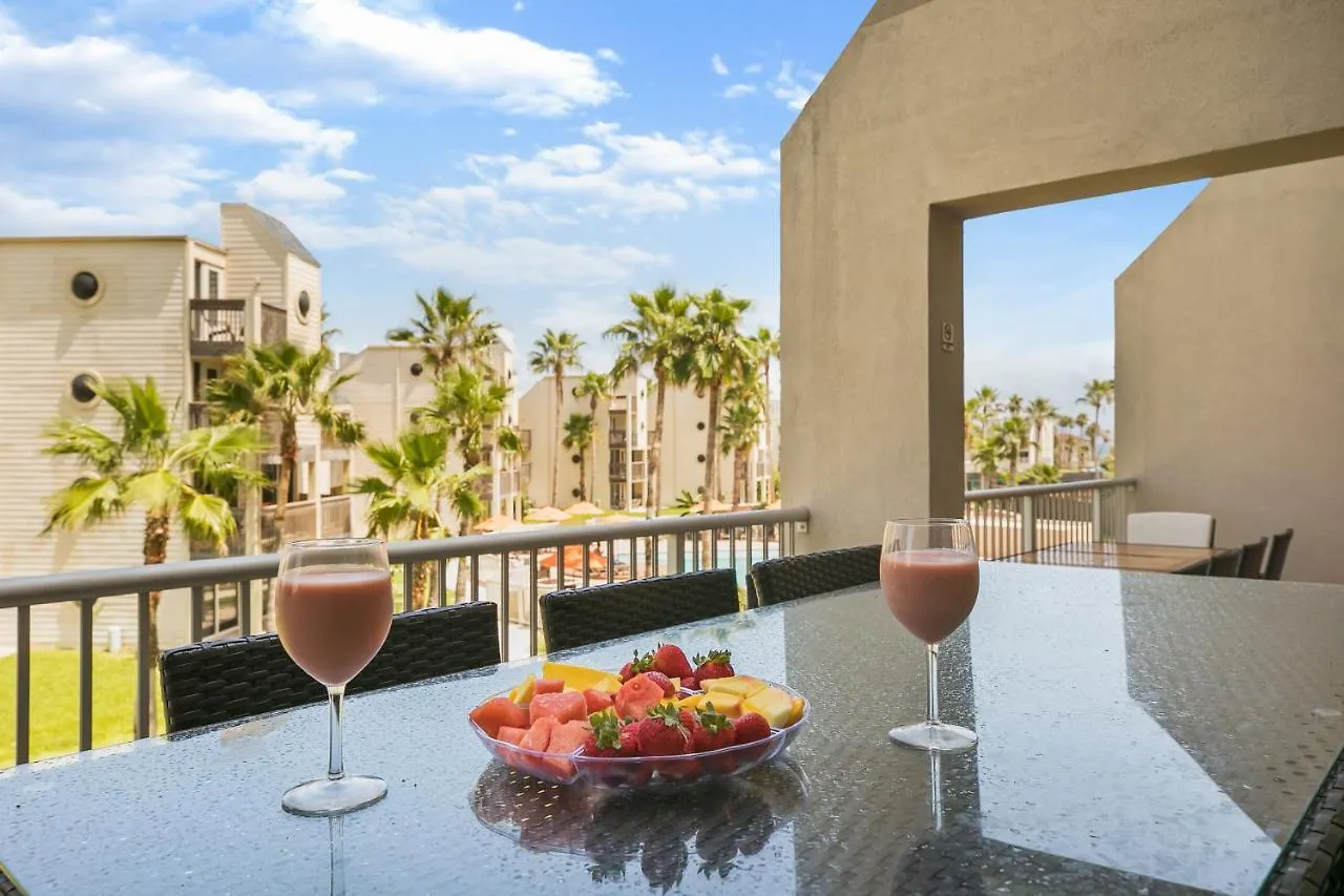 Perfect Big Family Getaway! Spectacular Large Balcony Overlooking The Pool Beachfront Holiday home *