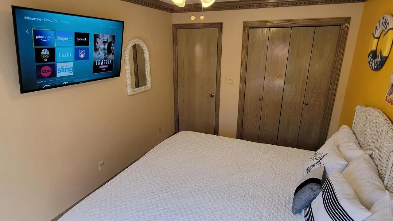 Friendly 2 Bedroom With Big Pool - Campeche Triplex Unit B Apartment *