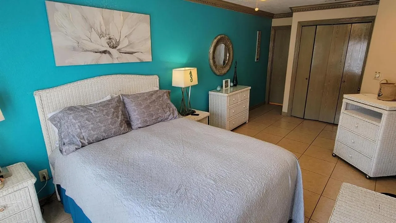 Friendly 2 Bedroom With Big Pool - Campeche Triplex Unit B Apartment