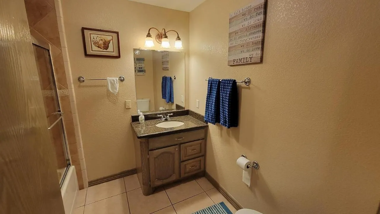 Friendly 2 Bedroom With Big Pool - Campeche Triplex Unit B Apartment South Padre Island