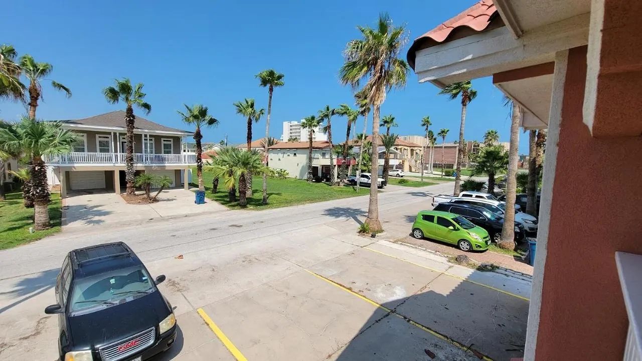 Cozy 2 Bedroom With Big Pool - Campeche Triplex Unit C * South Padre Island