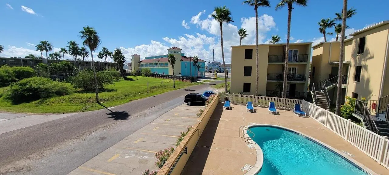 Spotless Updated With Pool - Habitat Unit 7 *
