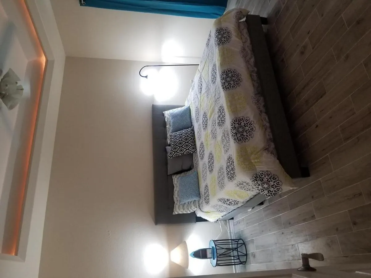 Walk To With Pool Unit C - Island Morning Sun 3 Apartment *