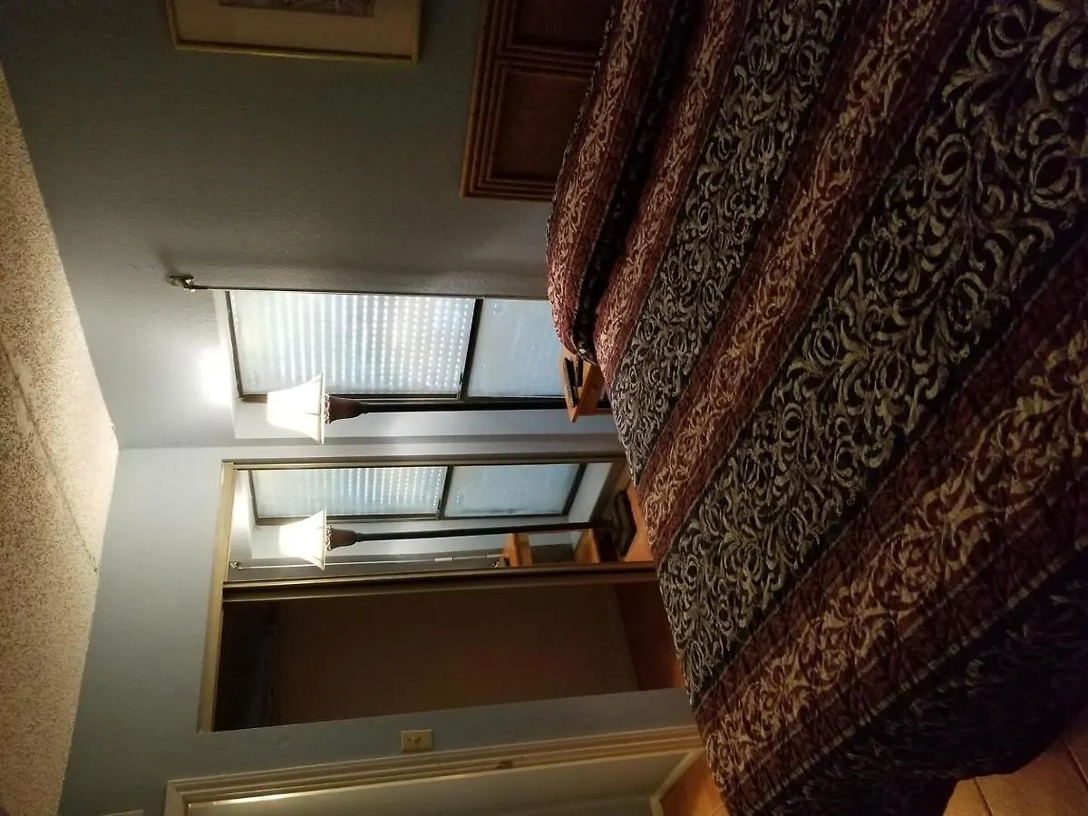 Apartment Walk To House In Heart Of Entertainment District - Atrium Unit 102 *