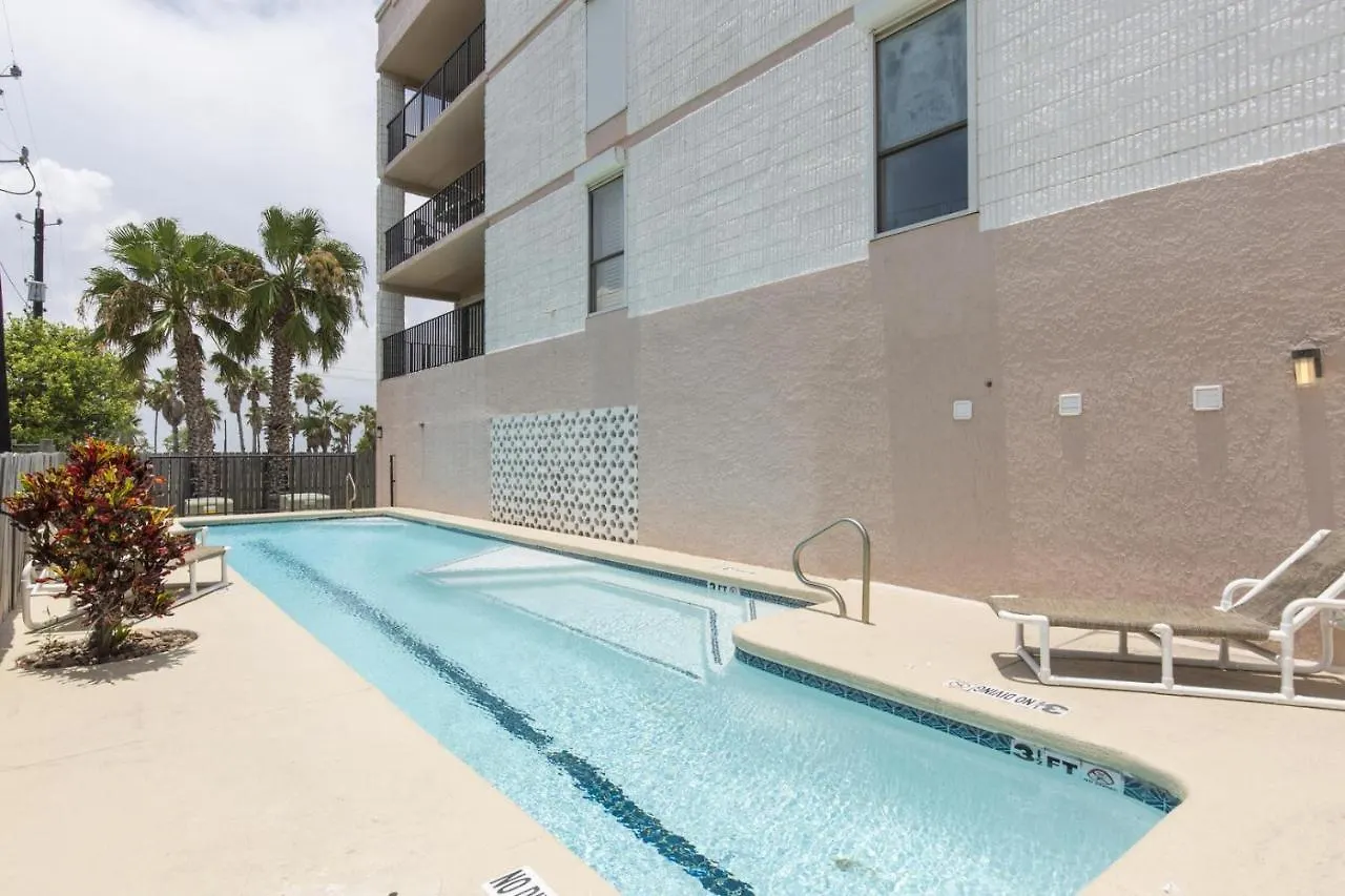 Walk To House In Heart Of Entertainment District - Atrium Unit 102 *