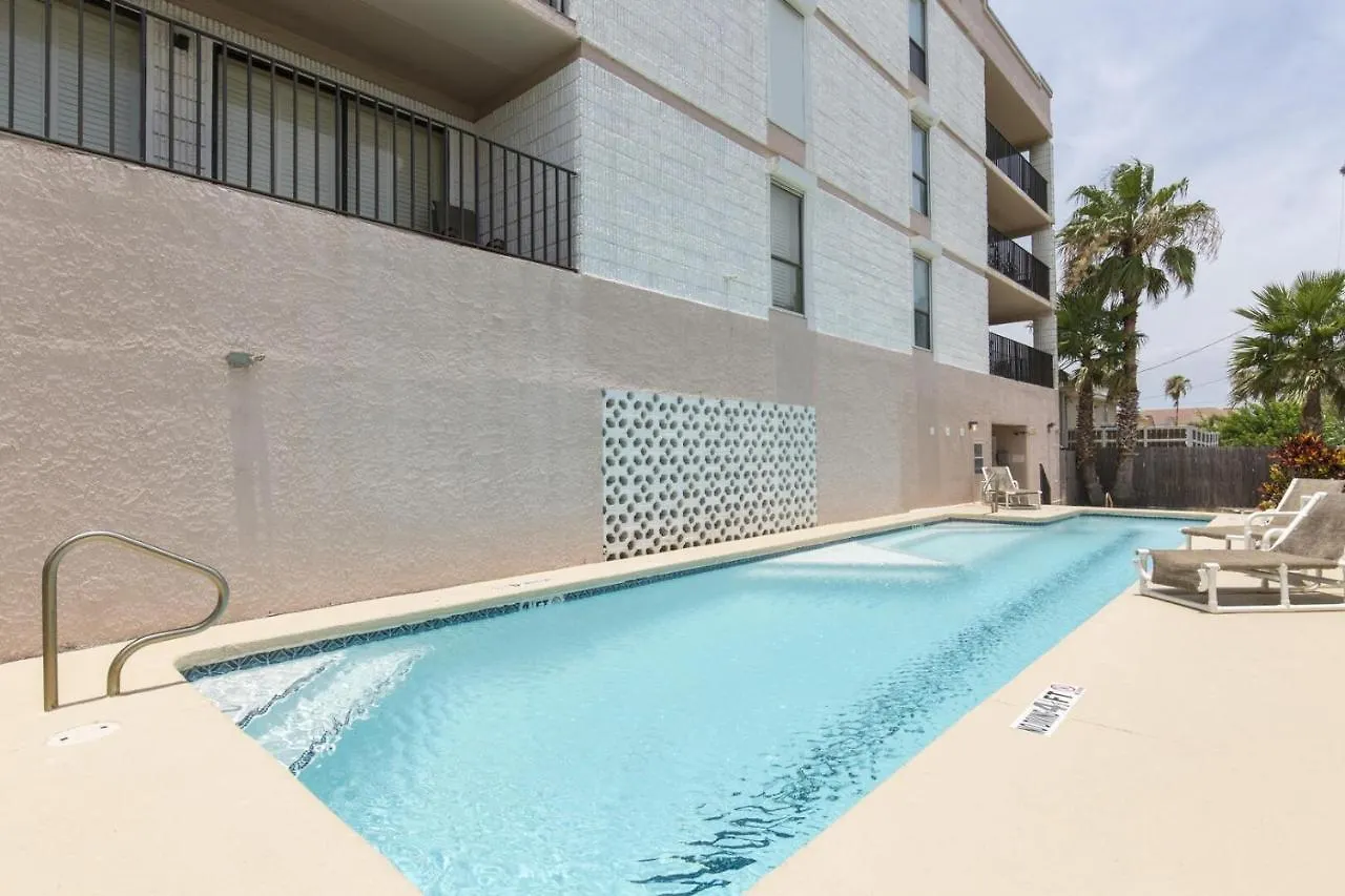 Walk To House In Heart Of Entertainment District - Atrium Unit 102 *