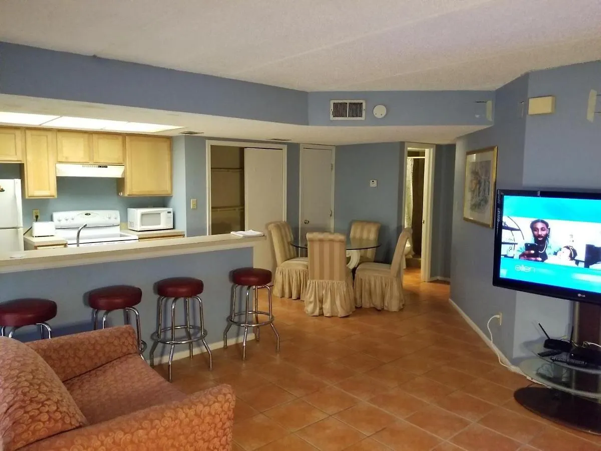 Walk To House In Heart Of Entertainment District - Atrium Unit 102 Apartment