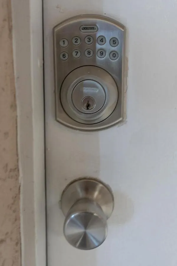 Walk To House In Heart Of Entertainment District - Atrium Unit 102 Apartment