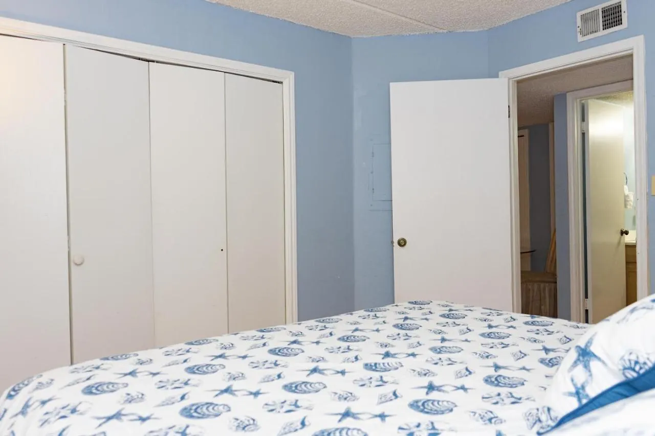 Walk To House In Heart Of Entertainment District - Atrium Unit 102 *