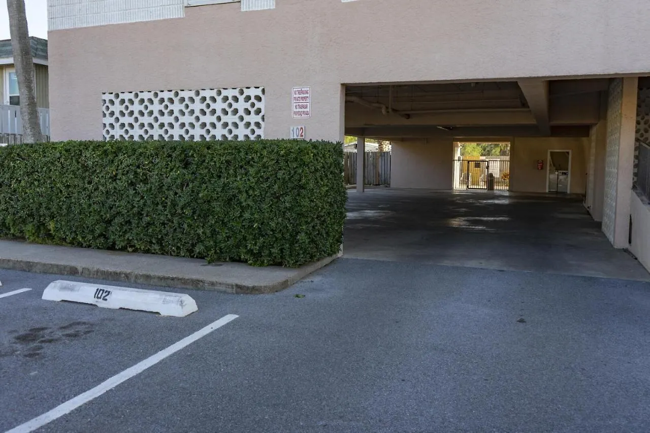 Walk To House In Heart Of Entertainment District - Atrium Unit 102 South Padre Island