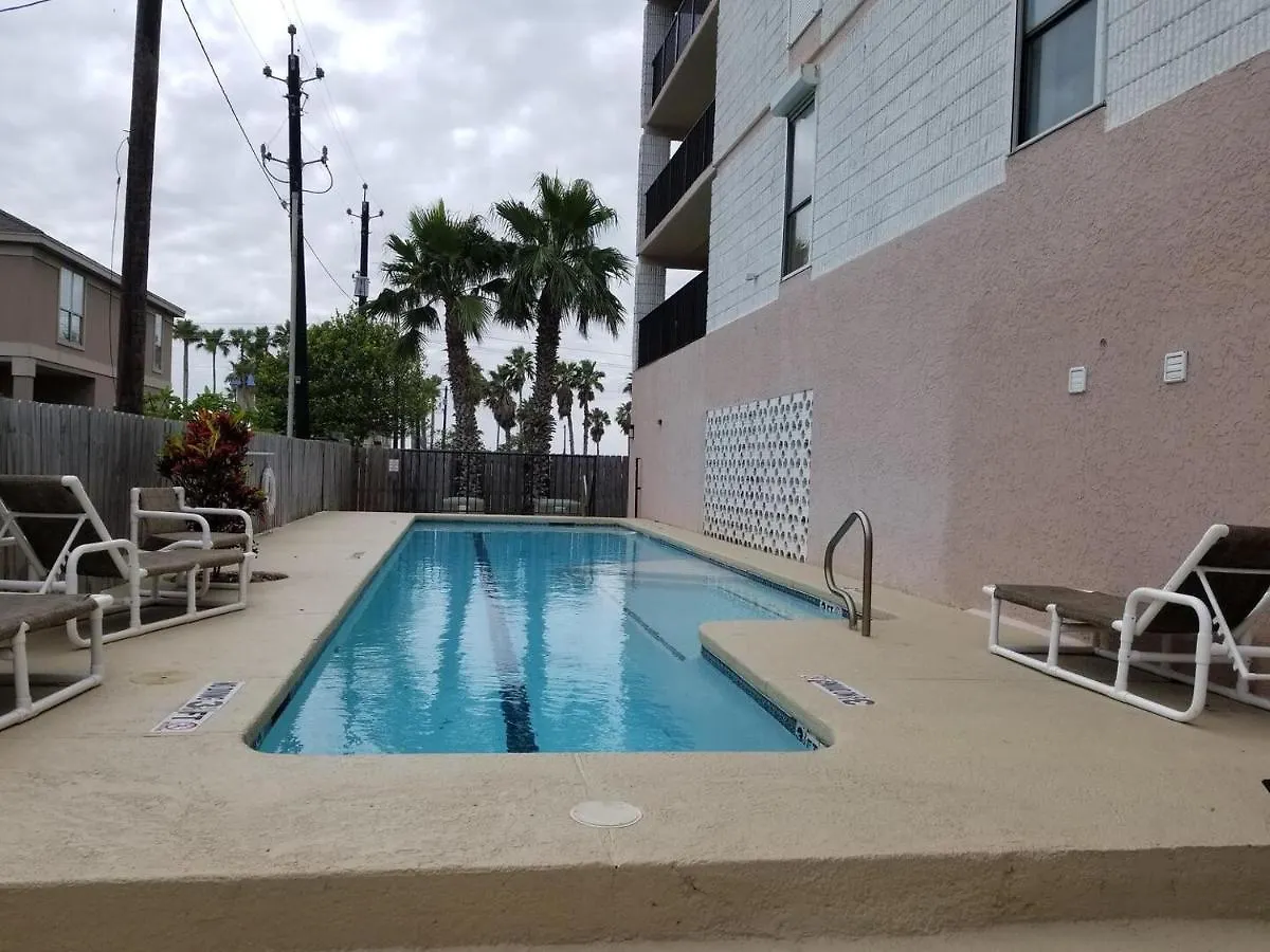 Walk To House In Heart Of Entertainment District - Atrium Unit 102 Apartment *