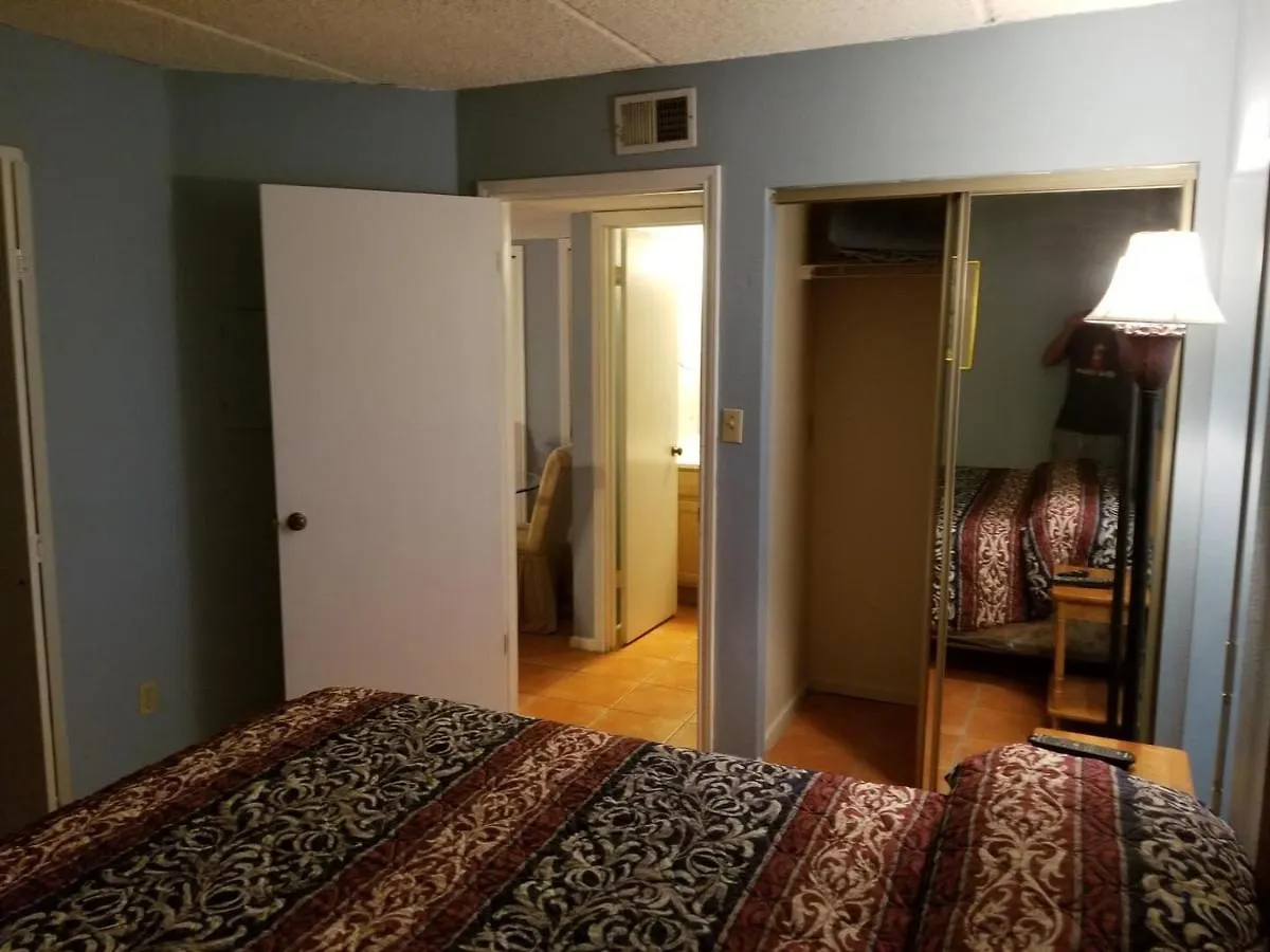 Walk To House In Heart Of Entertainment District - Atrium Unit 102