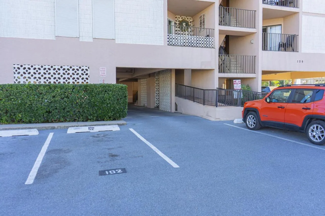 Walk To House In Heart Of Entertainment District - Atrium Unit 102