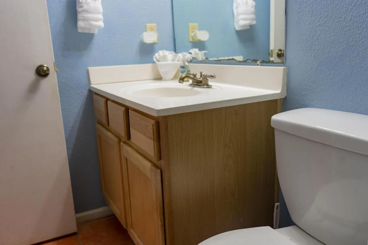 Walk To House In Heart Of Entertainment District - Atrium Unit 102 Apartment South Padre Island