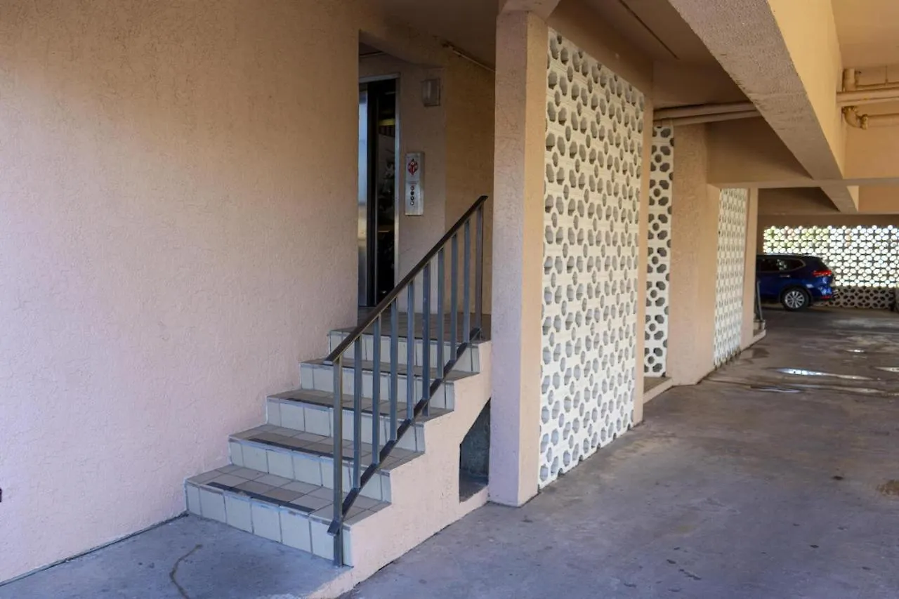 Walk To House In Heart Of Entertainment District - Atrium Unit 102 Apartment
