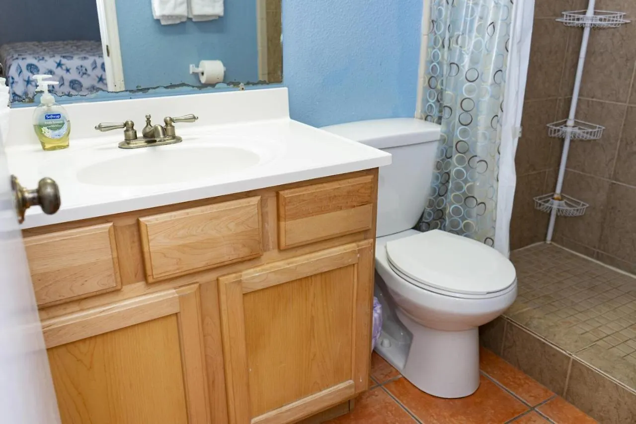 Walk To House In Heart Of Entertainment District - Atrium Unit 102 Apartment South Padre Island
