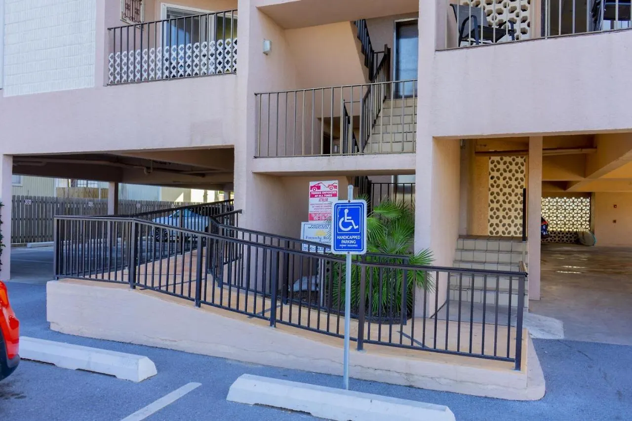 Walk To House In Heart Of Entertainment District - Atrium Unit 102 *