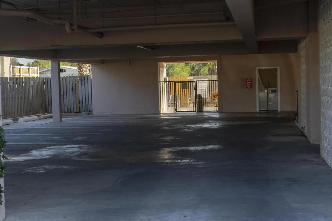 Walk To House In Heart Of Entertainment District - Atrium Unit 102 Apartment