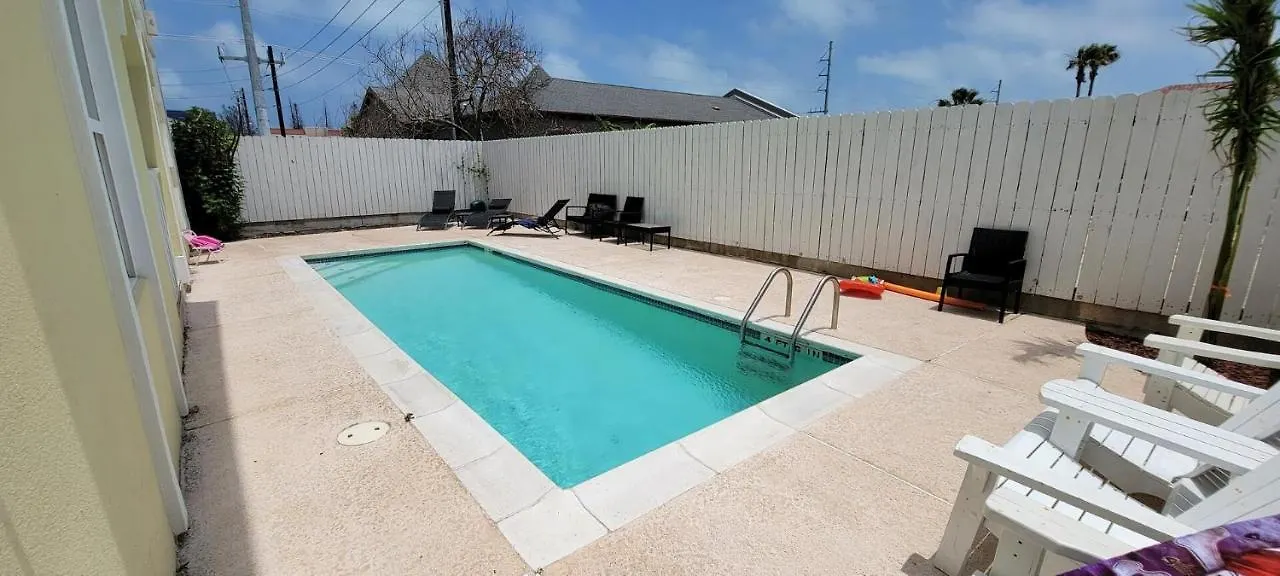 Overlooks Pool, Easy Walk To Unit D - Island Morning Sun 4 Apartment