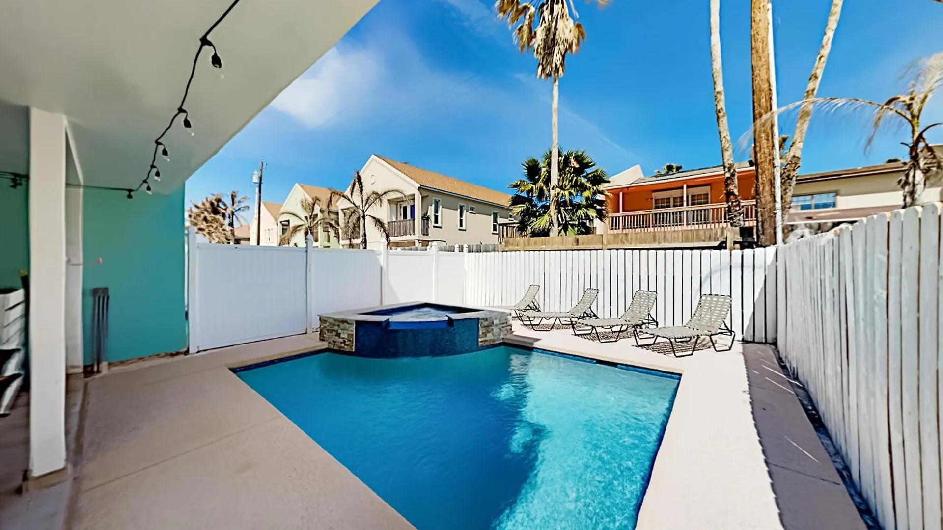 Island Escape & Huisache Townhome *