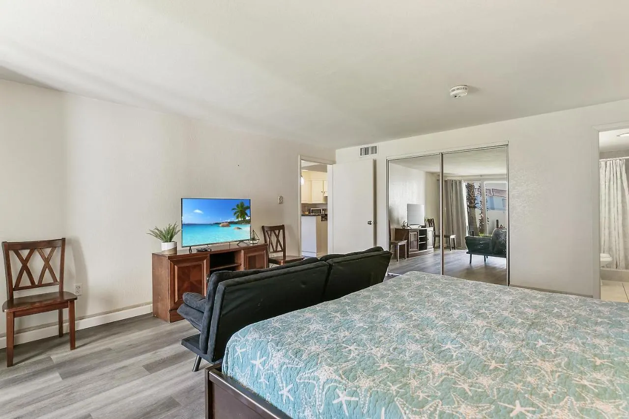 Ground Floor Cozy Seconds From The Beach With Private Terrace