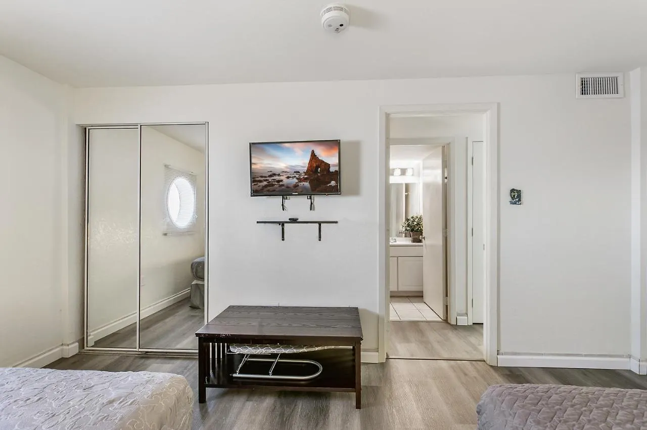 Ground Floor Cozy Seconds From The Beach With Private Terrace