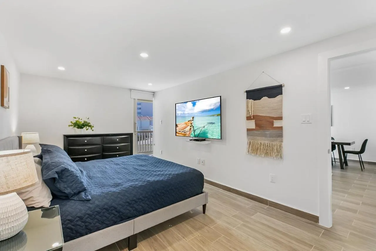 Holiday home Fully Renovated Steps From The With Ocean View Balcony *