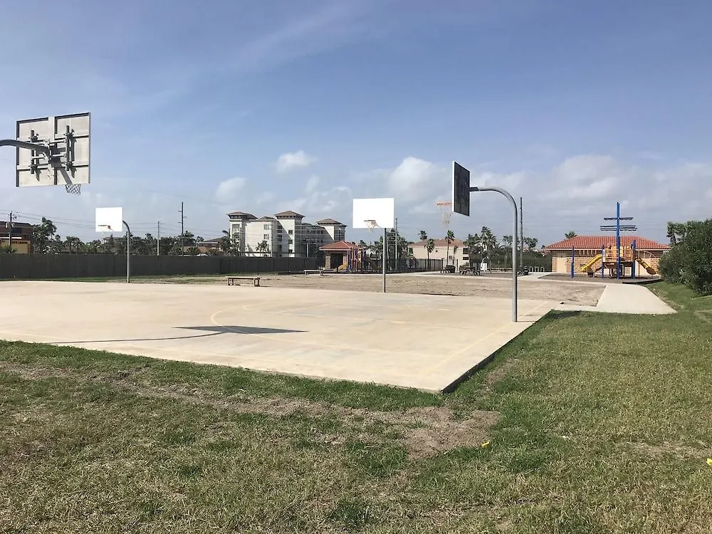 Ramada By Wyndham & Motel 2*