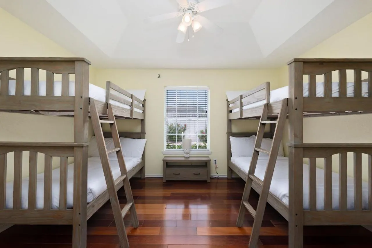 Beautiful With Private Pool And Hot Tub Holiday home *