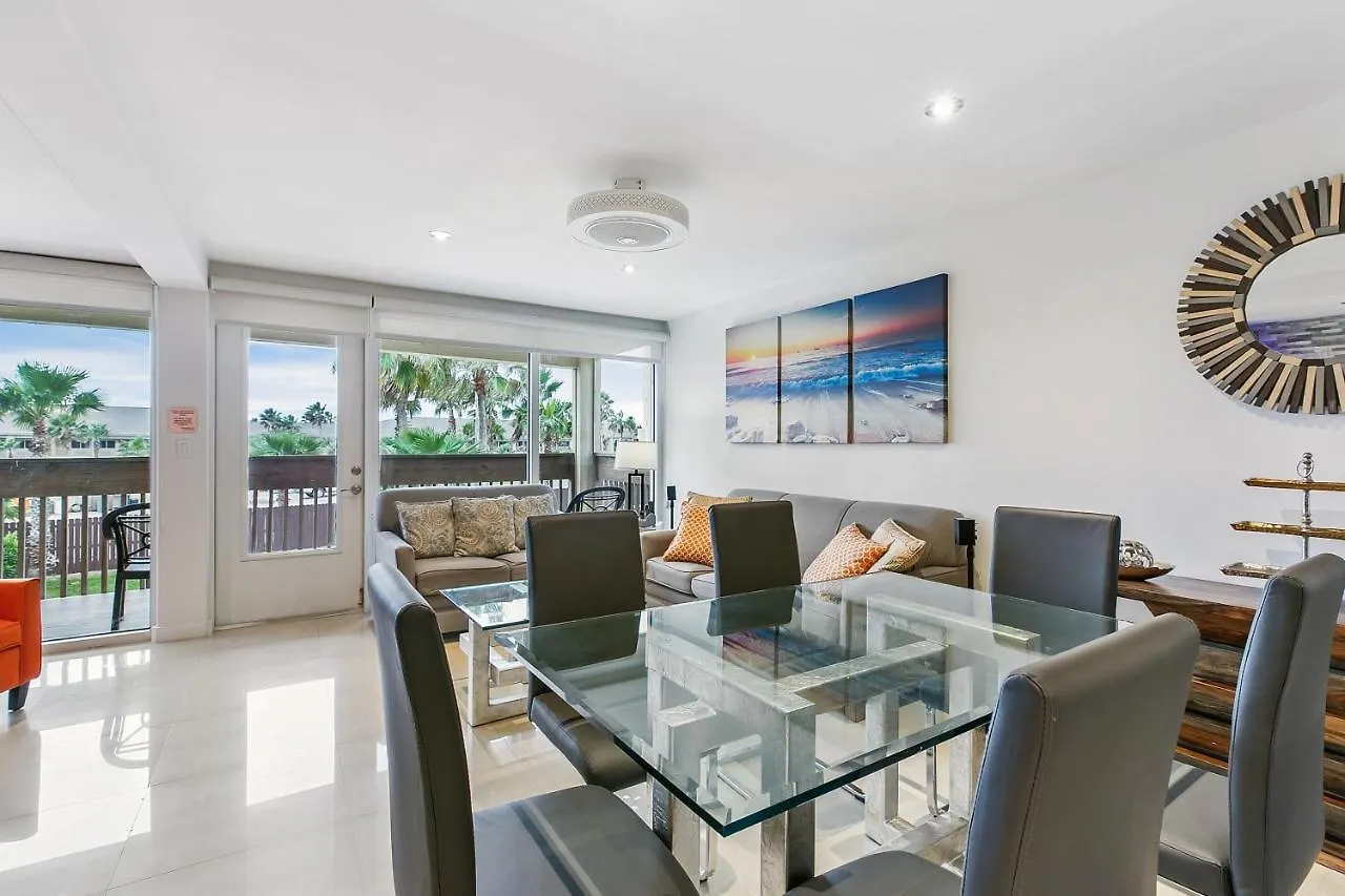 Holiday home Newly Decorated In Beautiful Beachfront
