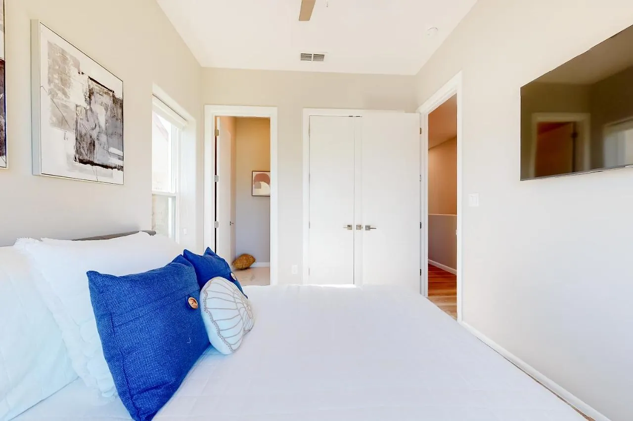 Dolphin Paradise Unit B Holiday home