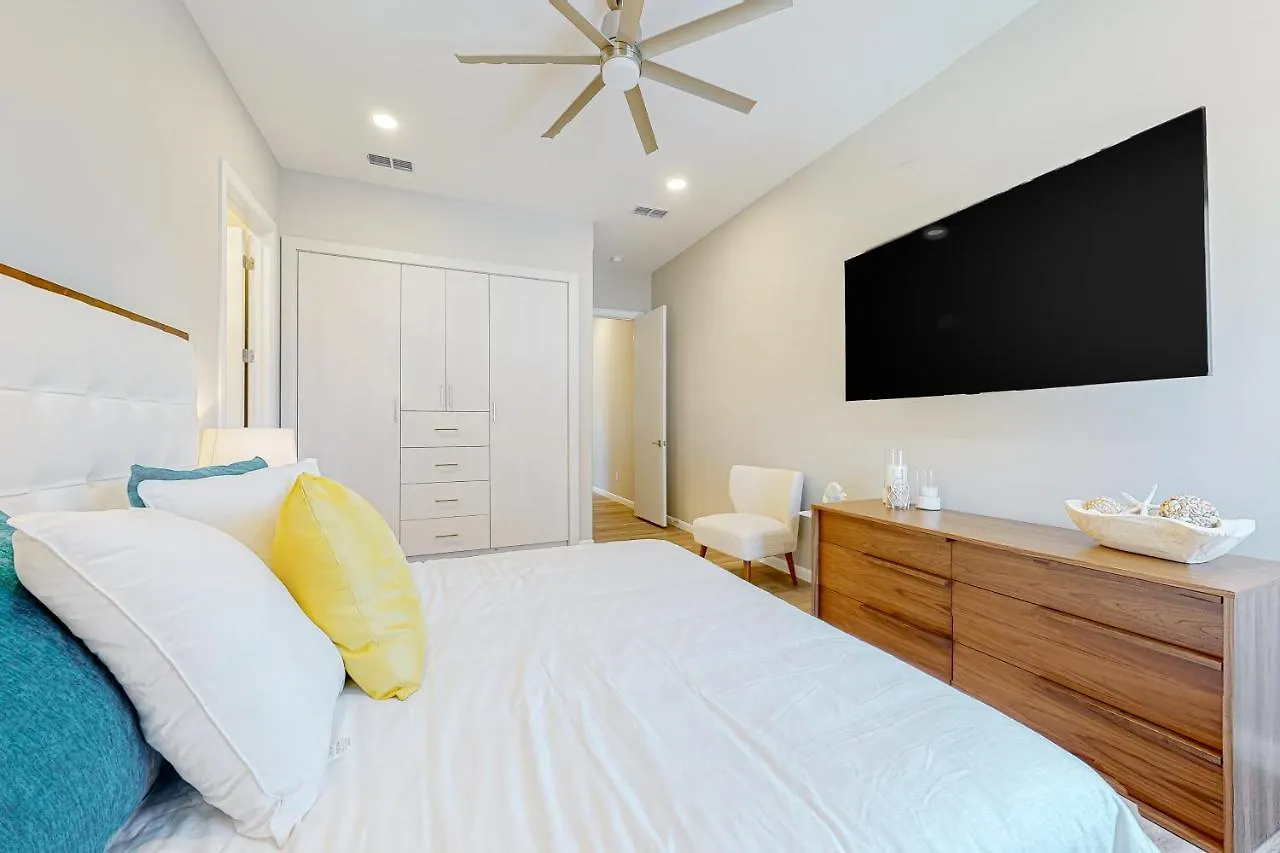 Dolphin Paradise Unit A *